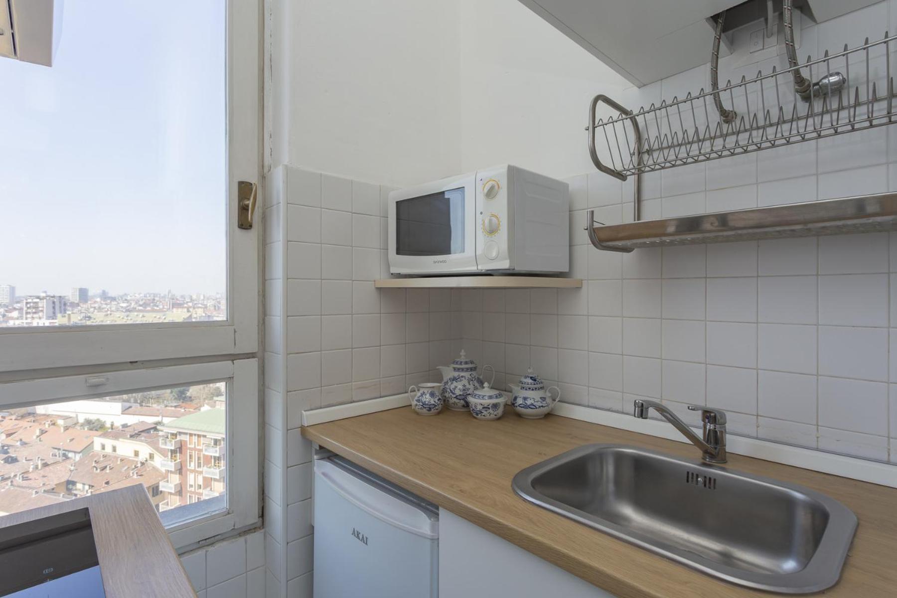Skyline View Biancamano 1 Bdr With Balcony By Rentopolis Milán
