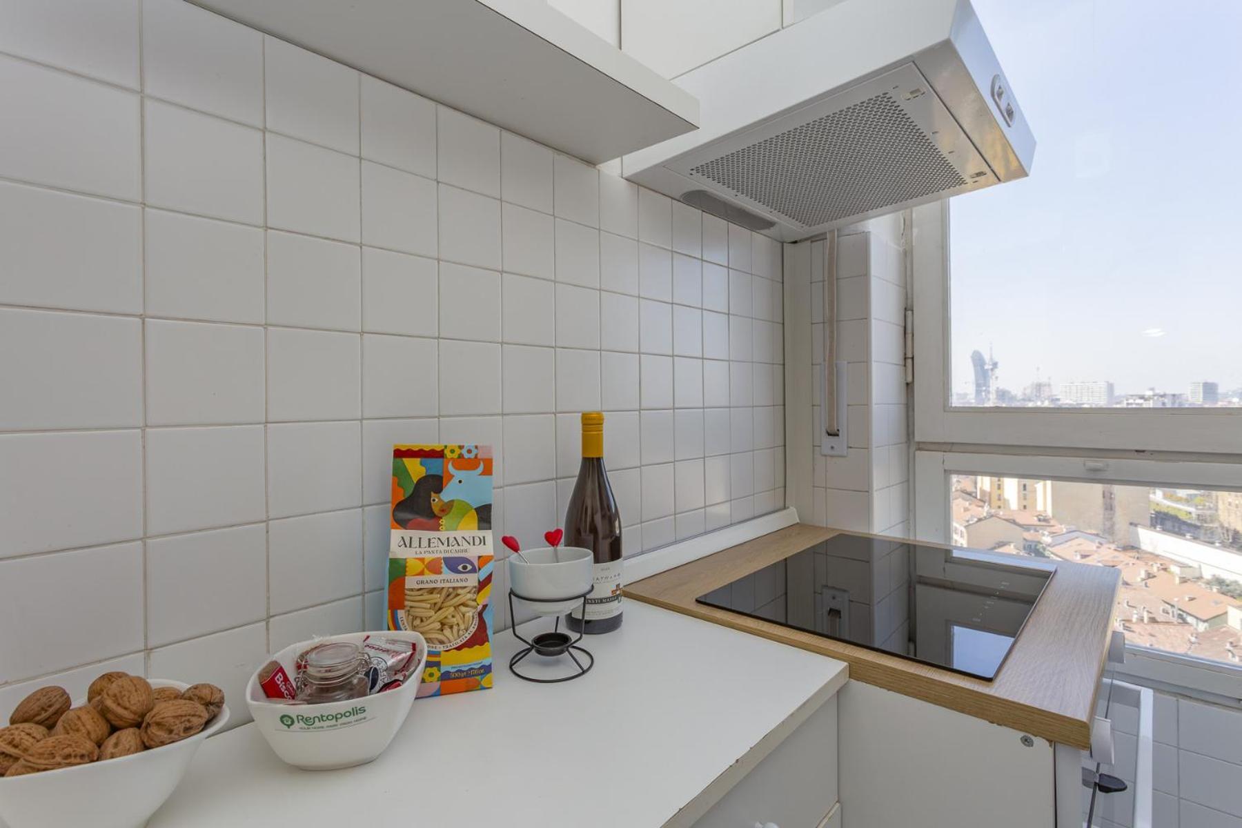 Skyline View Biancamano 1 Bdr With Balcony By Rentopolis Appartement *