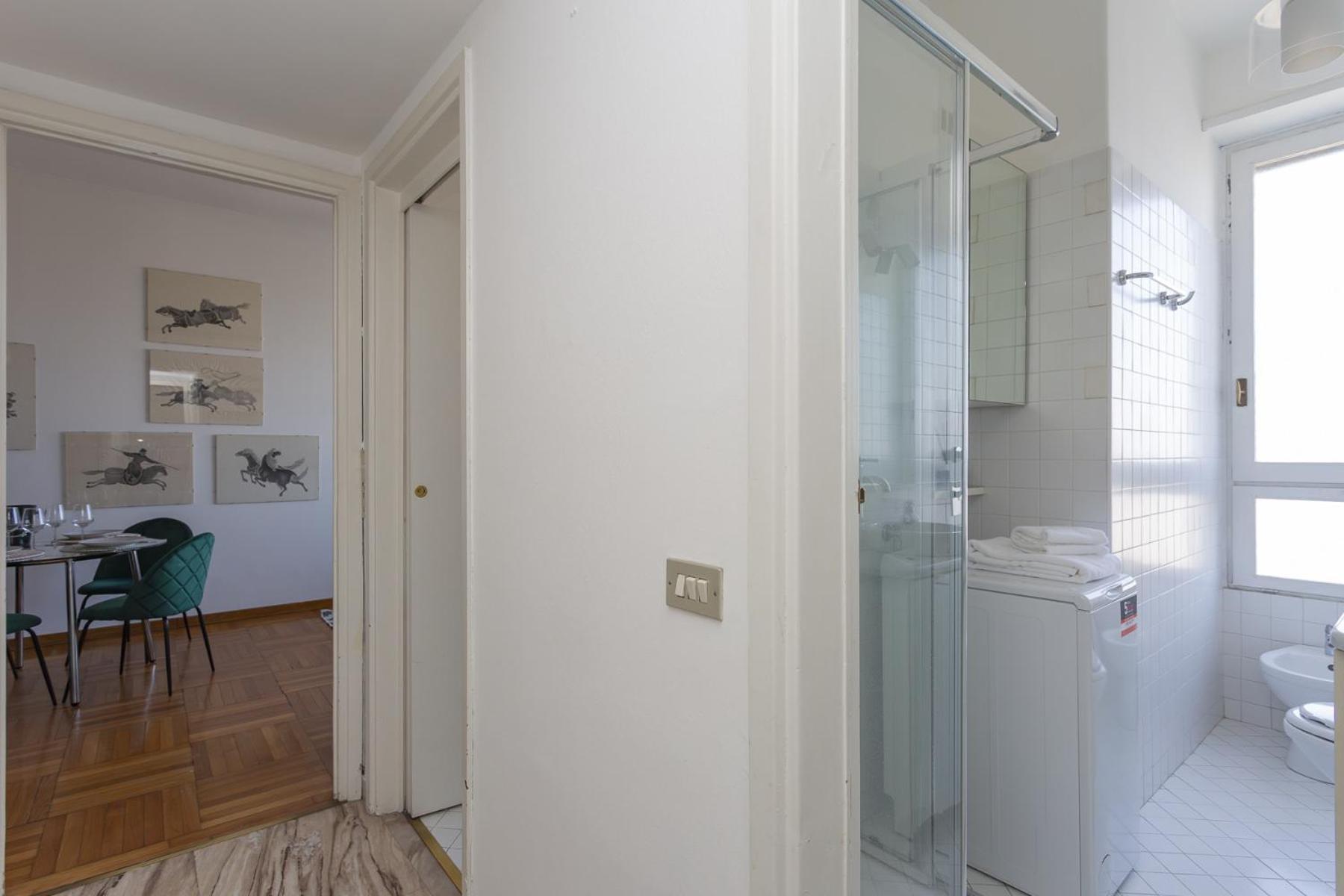 Skyline View Biancamano 1 Bdr With Balcony By Rentopolis Appartement Milan